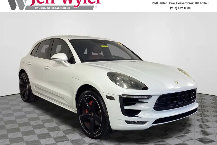 2015 Porsche Macan Turbo photo 1