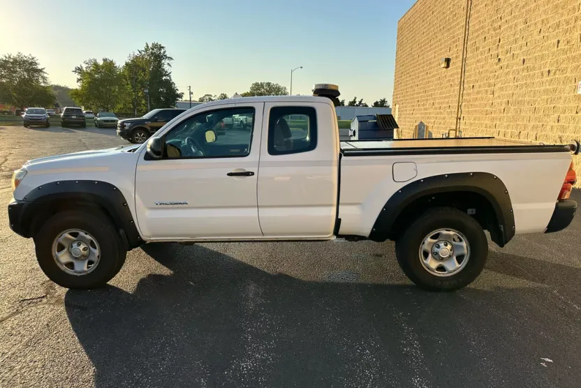 2014 Toyota Tacoma Access Cab V6 4x4 photo 1