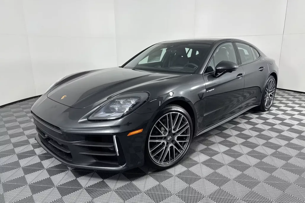 2025 Porsche Panamera E-Hybrid 4 photo 1
