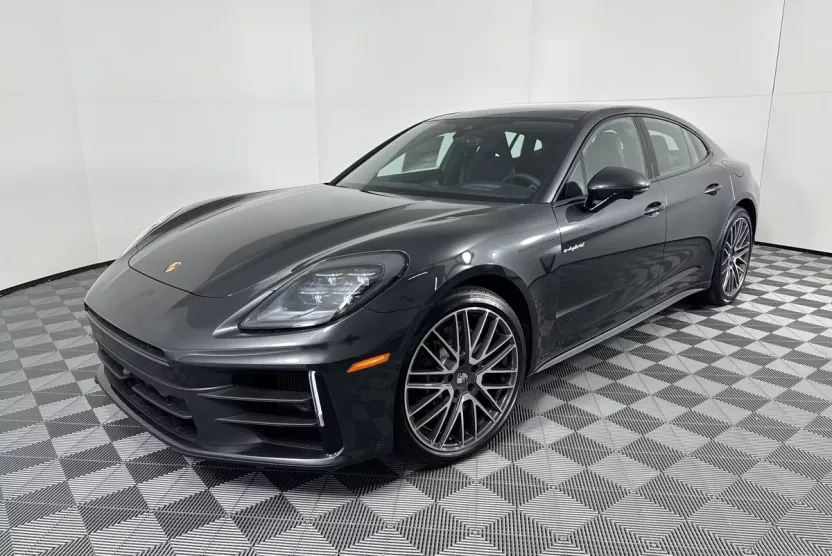 2025 Porsche Panamera E-Hybrid 4 photo 1