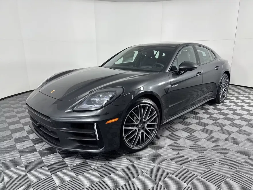 2025 Porsche Panamera E-Hybrid 4 photo 1