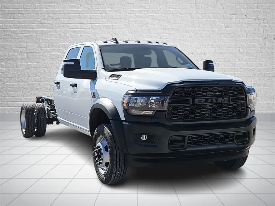 2024 Ram 5500 Tradesman photo 3