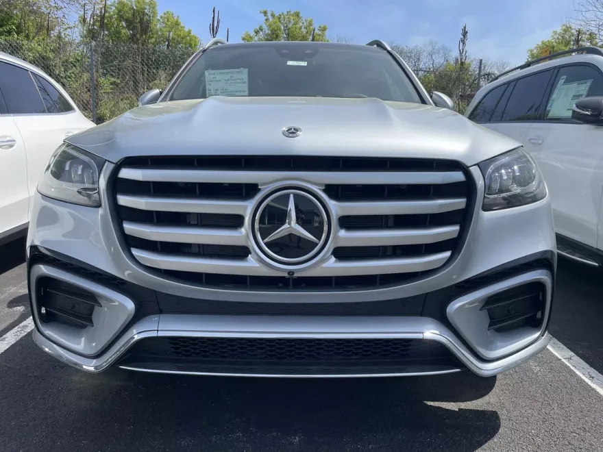 2025 Mercedes Benz GLS 450 4MATIC photo 1