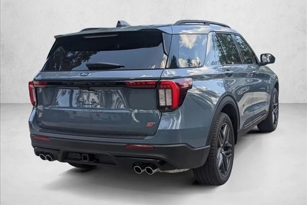 2025 Ford Explorer ST photo 1