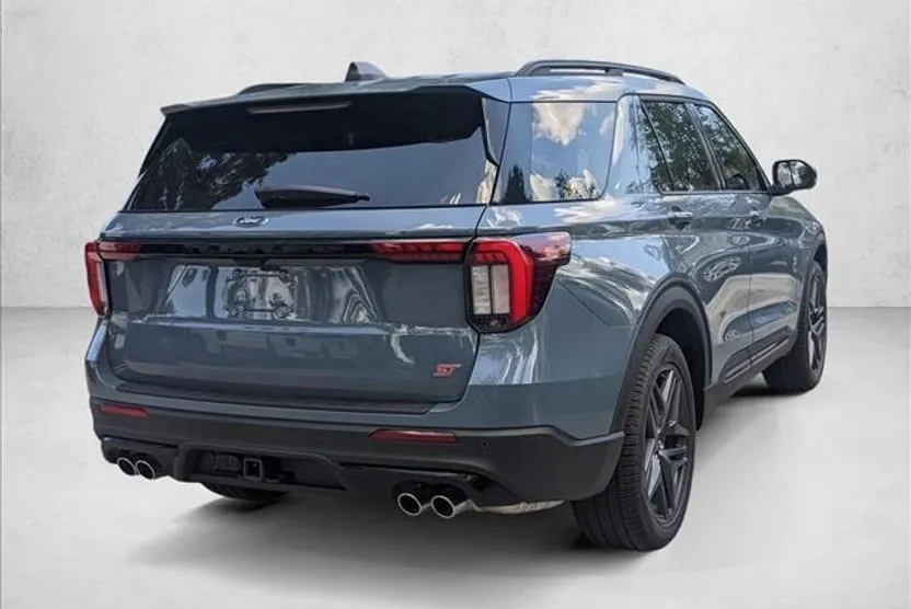 2025 Ford Explorer ST photo 1
