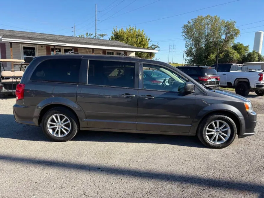 2016 Dodge Grand Caravan SXT photo 1