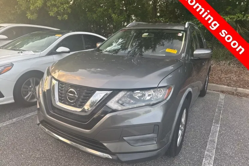 2018 Nissan Rogue SV photo 1