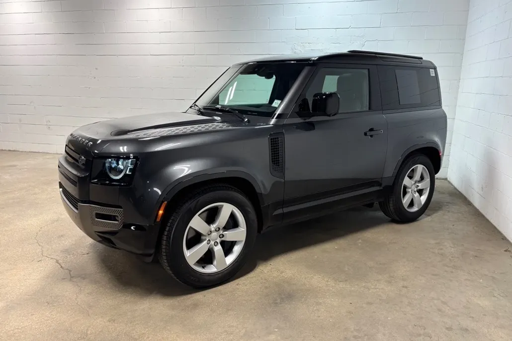 2025 Land Rover Defender S photo 1