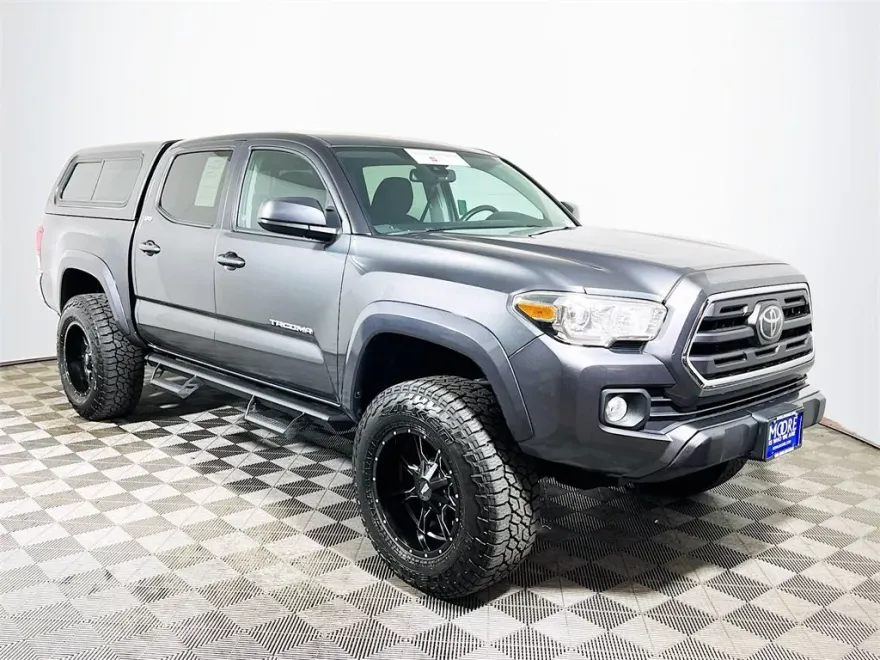 2019 Toyota Tacoma SR5 V6 photo 1