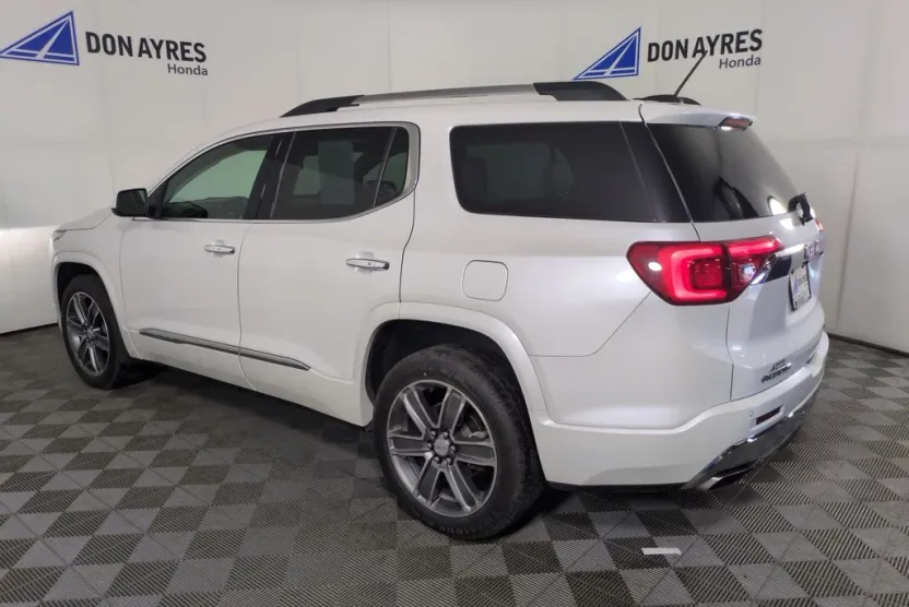 2017 Gmc Acadia Denali photo 1