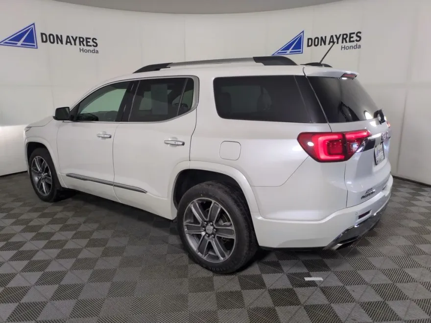 2017 Gmc Acadia Denali photo 1