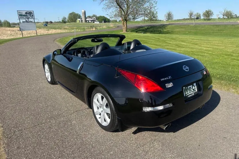 2004 Nissan 350Z Touring photo 1