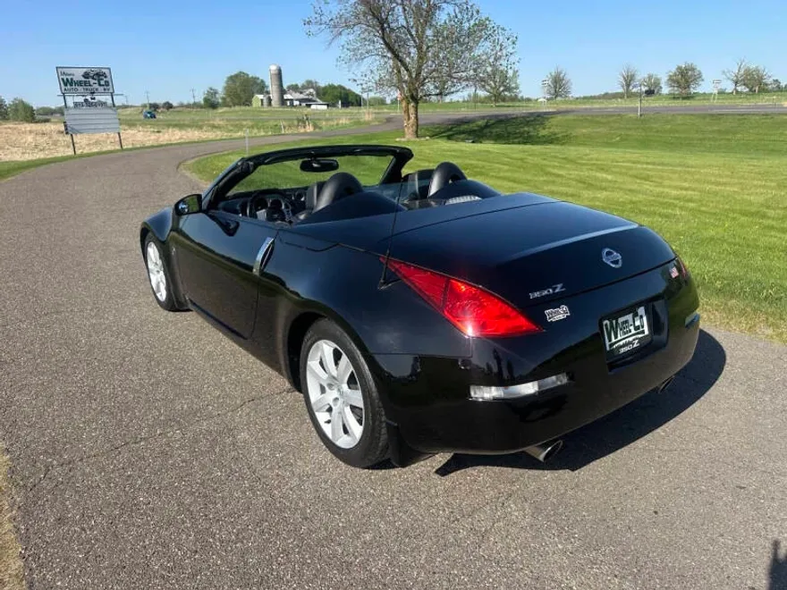 2004 Nissan 350Z Touring photo 1