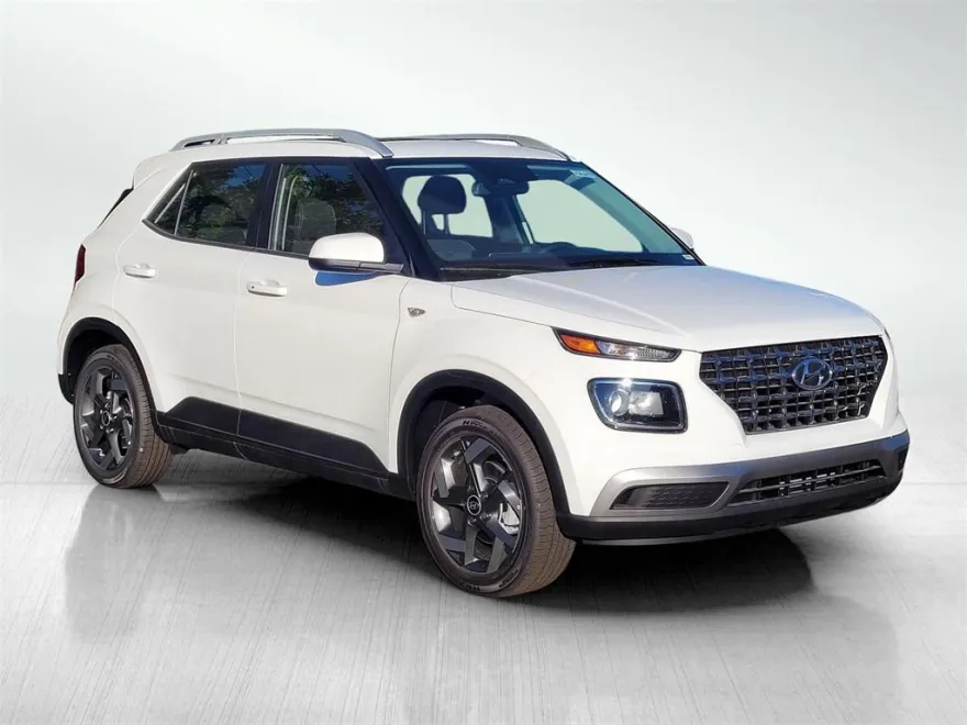 2025 Hyundai Venue SEL Limited photo 1