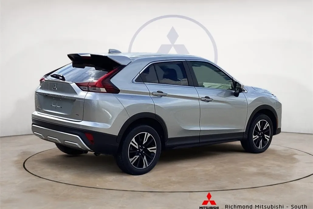2023 Mitsubishi Eclipse Cross LE photo 1