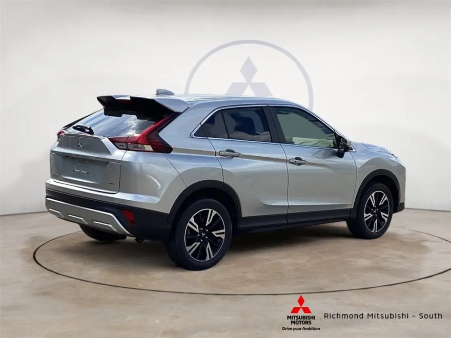 2023 Mitsubishi Eclipse Cross LE photo 1