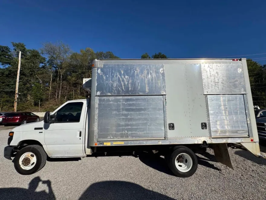 2010 Ford E-450 photo 1