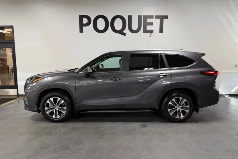 2024 Toyota Highlander XLE photo 1