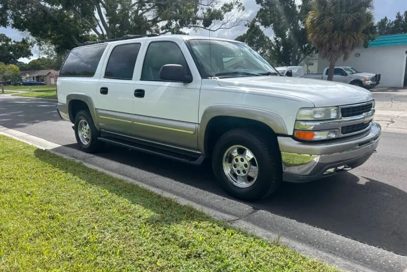 2000 Chevrolet Suburban 1500 LS photo 1