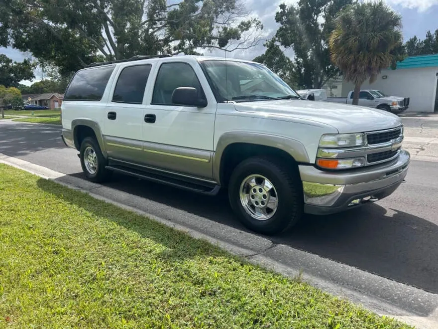 2000 Chevrolet Suburban 1500 LS photo 1