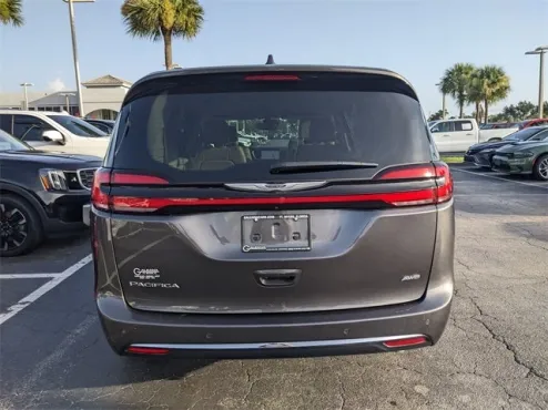 2021 Chrysler Pacifica Touring L photo 4