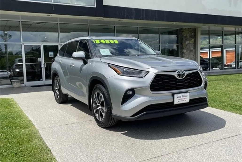2021 Toyota Highlander XLE photo 1