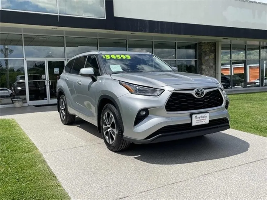 2021 Toyota Highlander XLE photo 1