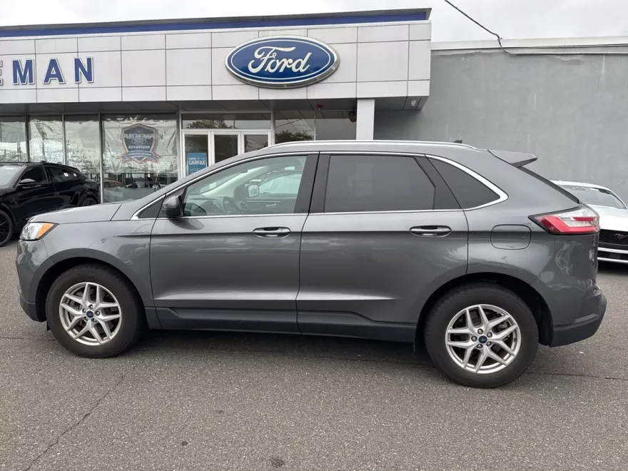 2022 Ford Edge SEL photo 1