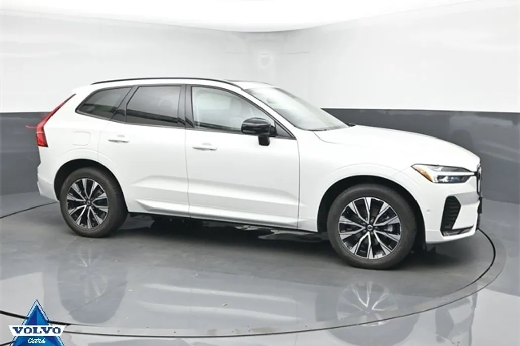 2023 Volvo XC60 B5 Plus photo 1