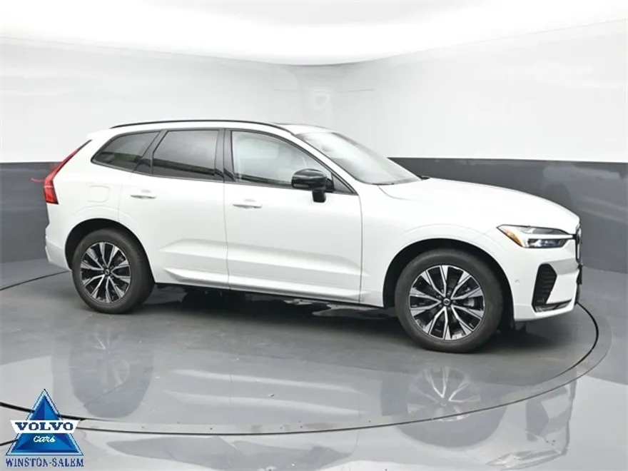 2023 Volvo XC60 B5 Plus photo 1