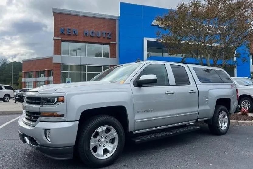 2018 Chevrolet Silverado 1500 LT photo 1
