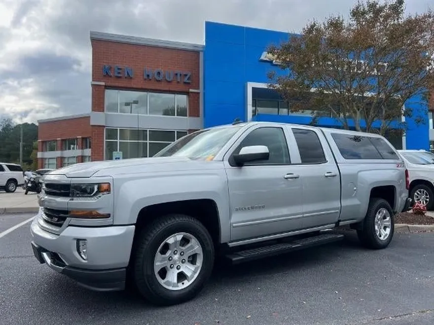 2018 Chevrolet Silverado 1500 LT photo 1