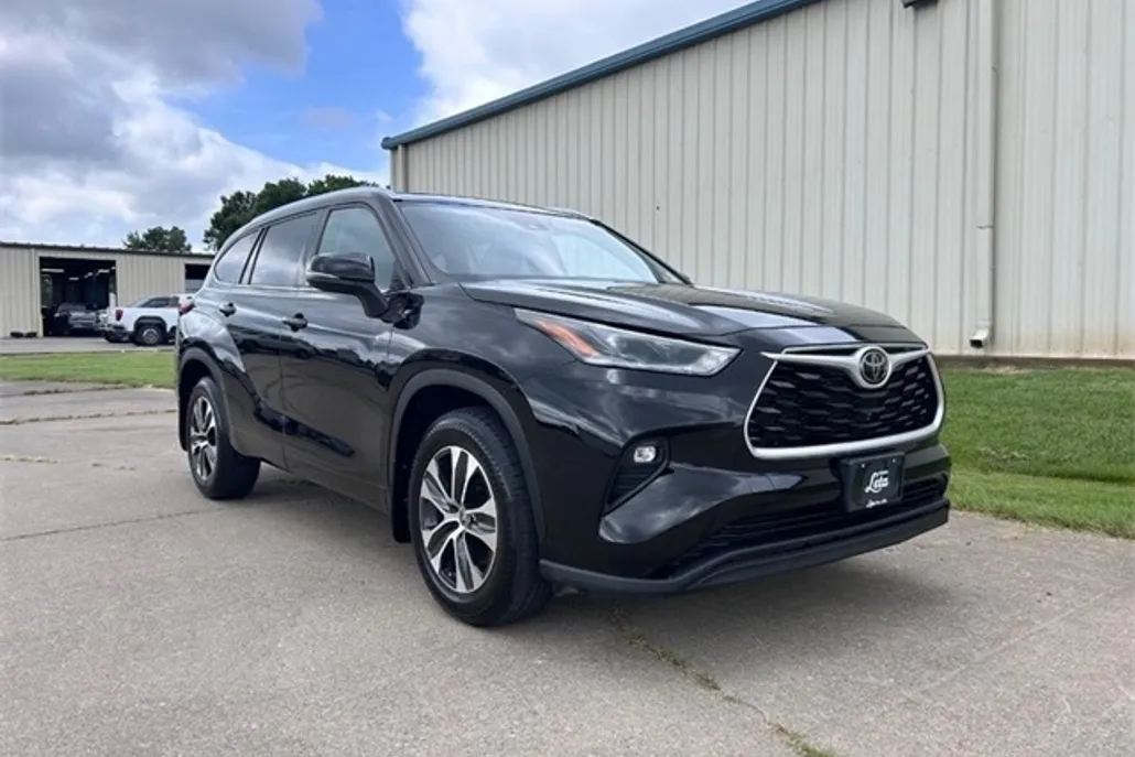 2021 Toyota Highlander XLE photo 1