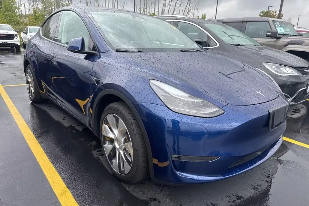 2023 Tesla Model Y Long Range photo 1