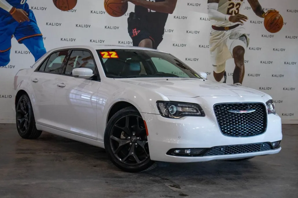 2022 Chrysler 300 photo 1