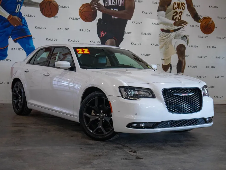 2022 Chrysler 300 photo 1