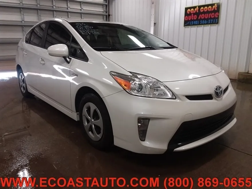 2015 Toyota Prius Four photo 1
