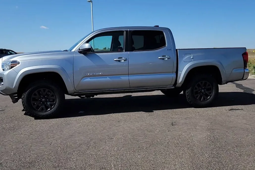 2023 Toyota Tacoma SR5 photo 1