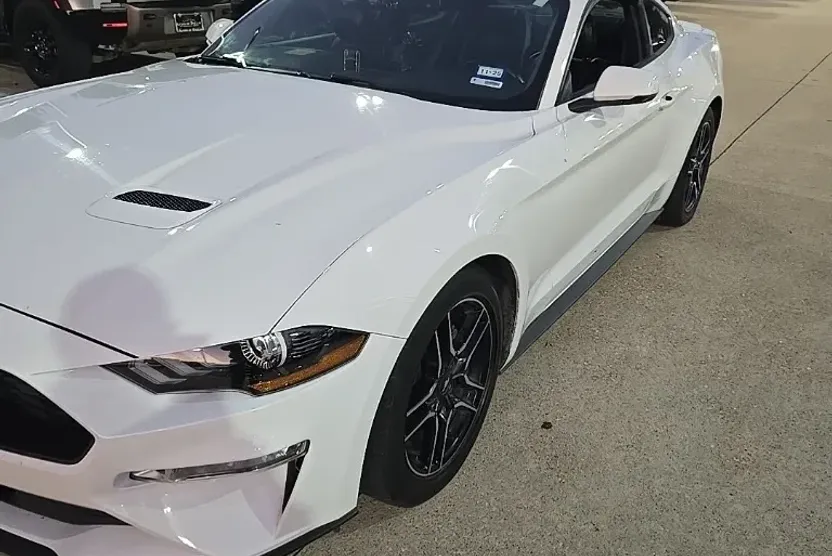 2020 Ford Mustang EcoBoost Premium photo 1