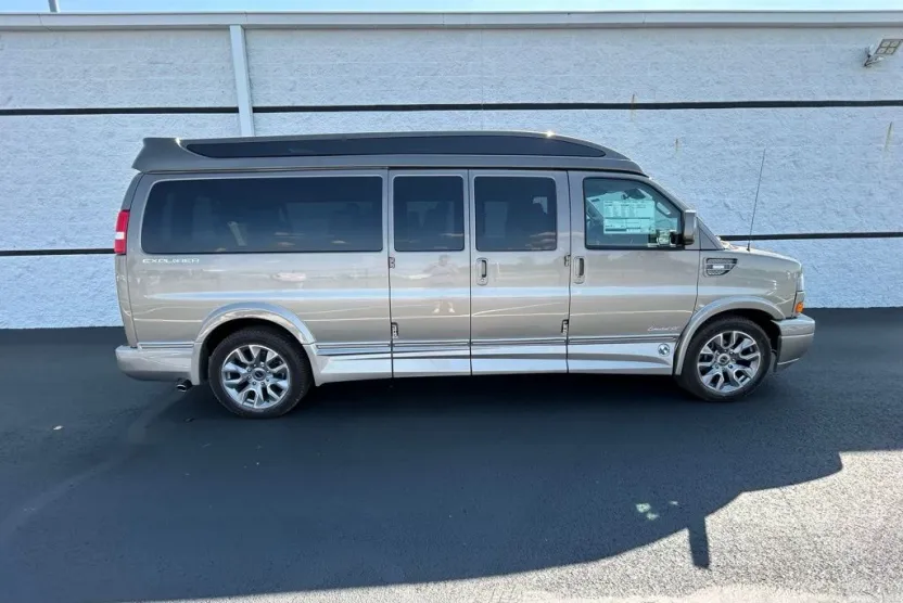 2025 Gmc Savana photo 1