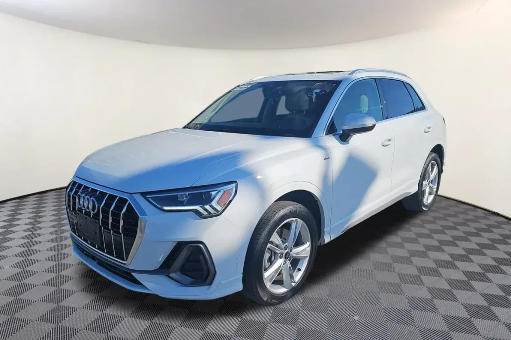 2023 Audi Q3 S line Premium photo 1