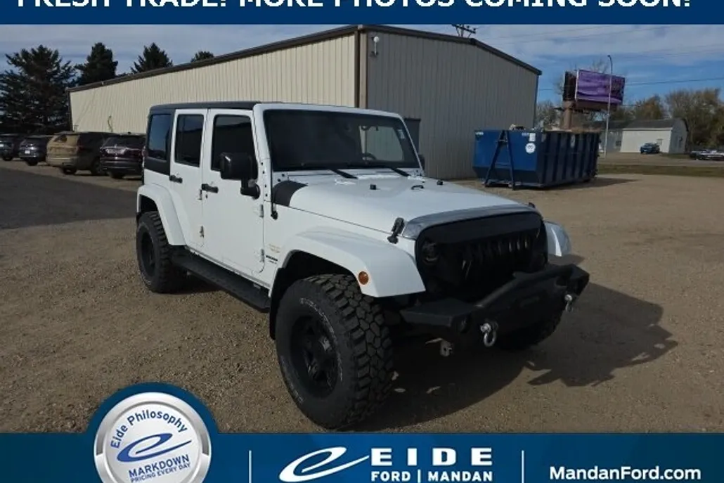 2015 Jeep Wrangler Unlimited Sahara photo 1