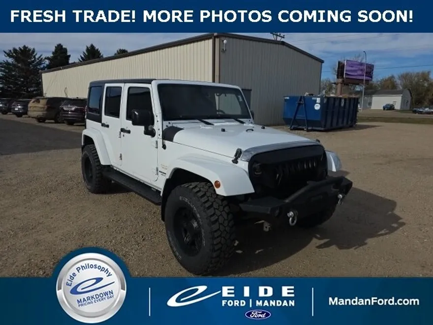 2015 Jeep Wrangler Unlimited Sahara photo 1
