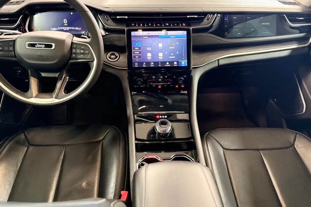 2023 Jeep Grand Cherokee Limited photo 1