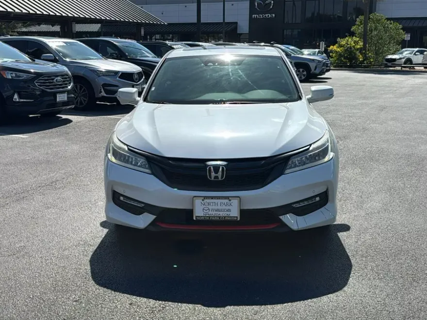 2017 Honda Accord Touring photo 1