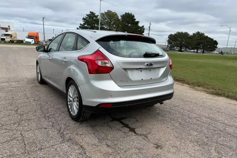 2012 Ford Focus SEL photo 1