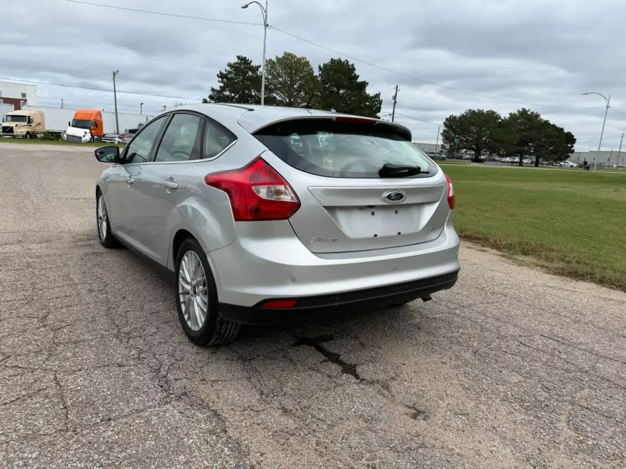 2012 Ford Focus SEL photo 1