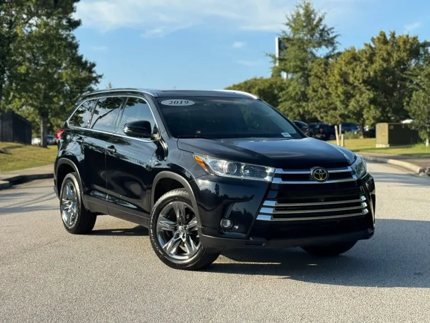 2019 Toyota Highlander Limited Platinum photo 1