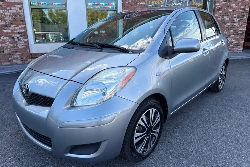 2009 Toyota Yaris Base photo 1