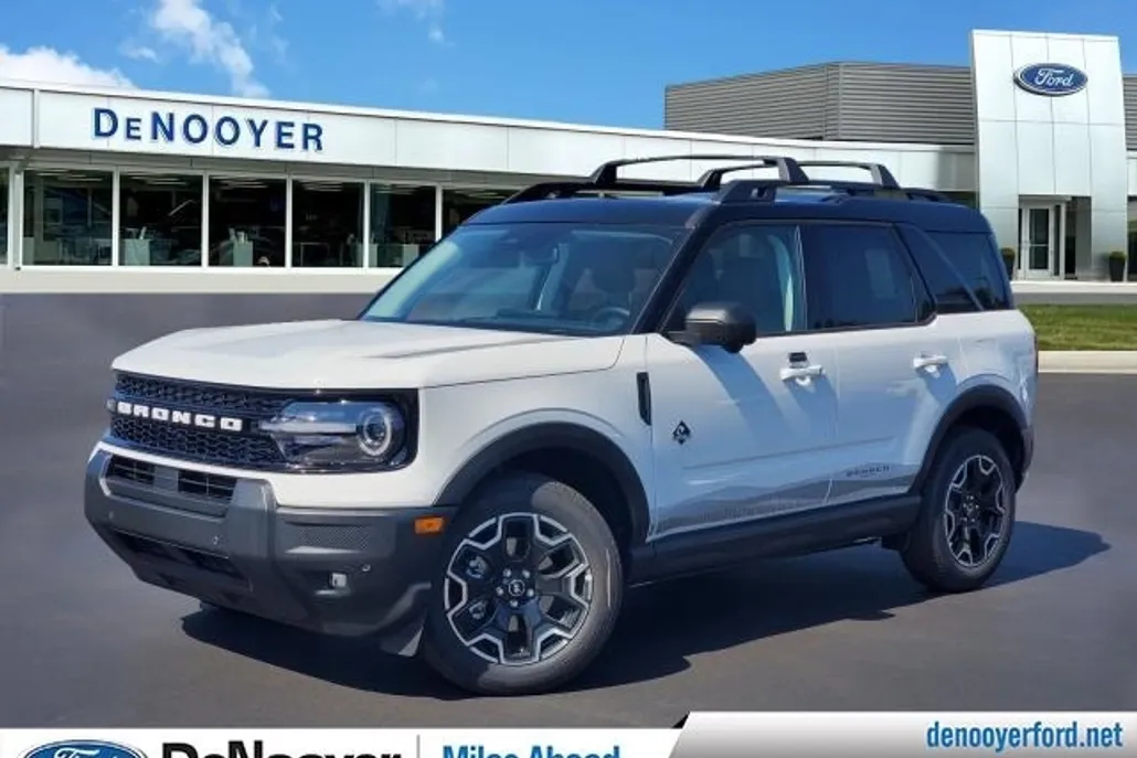 2025 Ford Bronco Sport Outer Banks photo 1